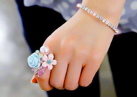 Latest Stylish Beautiful Women's Gold Rings Designs | Trendy Tassel Rings  Designs - YouTube