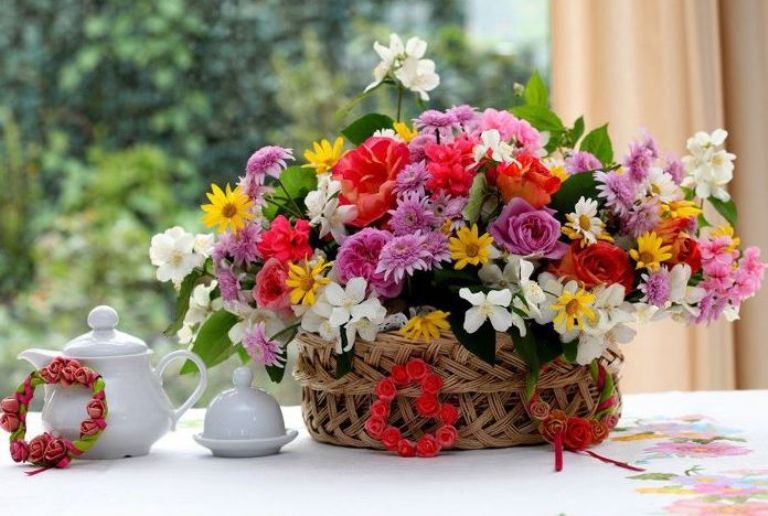 MIXED COLORFUL FLOWERS