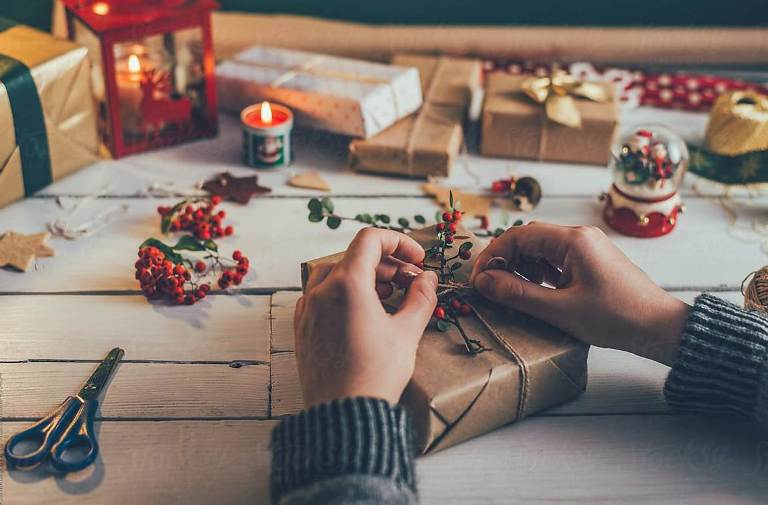 Wrap Christmas Gifts