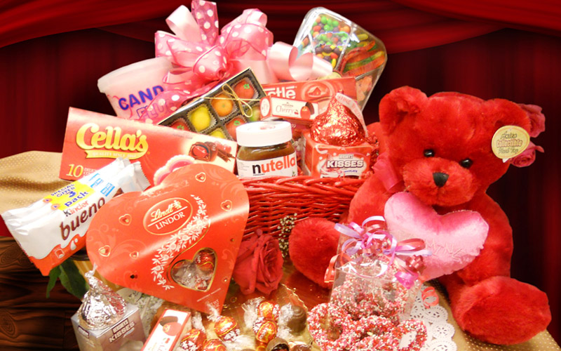 Top 5 Gifts to Complement with Flowers