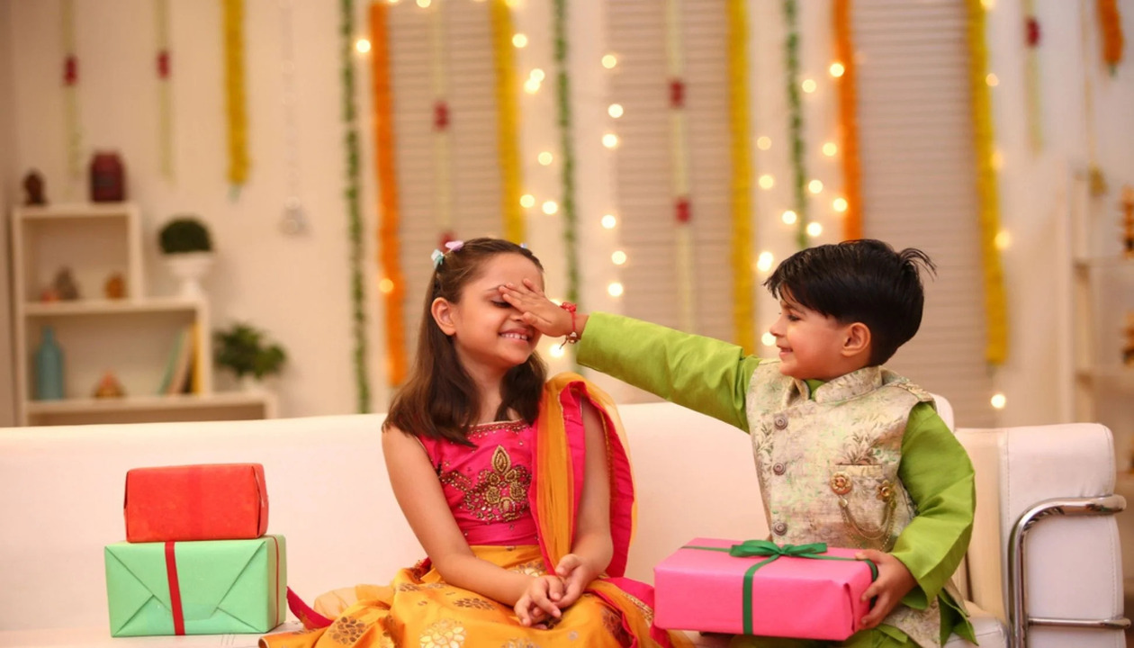 Rakhi gift ideas for every type of sister!
