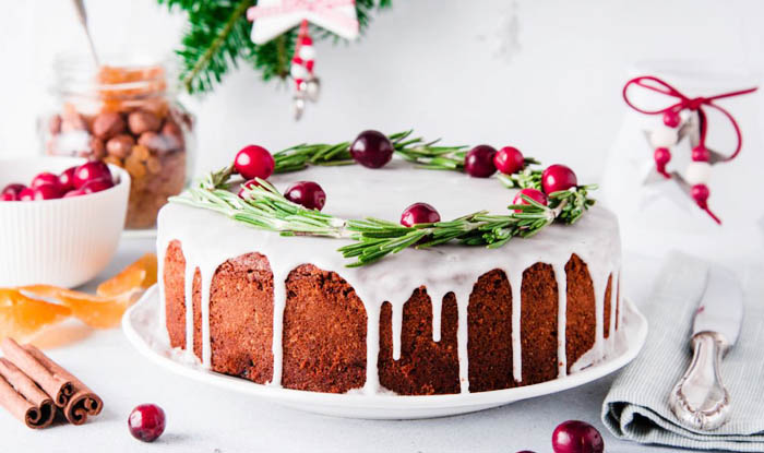 Your round-up of our best fondant Christmas cakes | easyFood