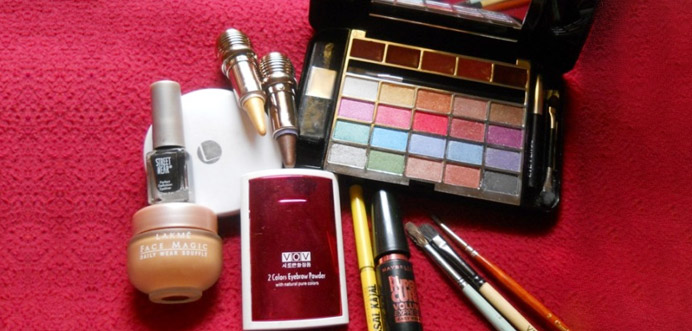 GIFT HER WHOLE BUNCH OF THE MAKEUP KIT (HER FAVOURITE BRAND)