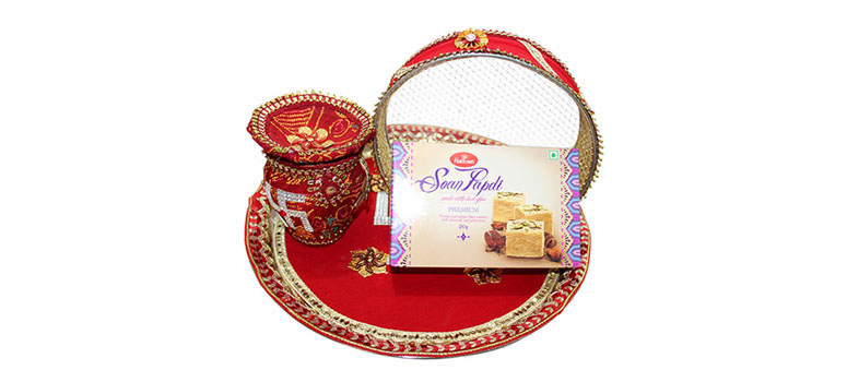 Karwa Chauth Gifts for Wife  Karwa Chauth Gift to Wife 249  Buy Now   FlowerAura
